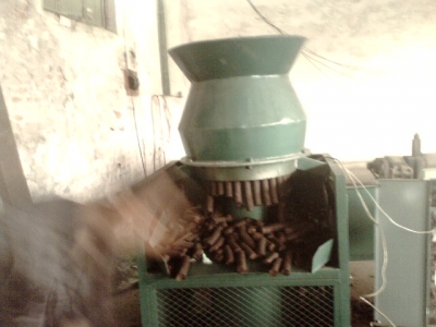 鞏義通利木炭機(jī)，行業(yè)的排頭兵。