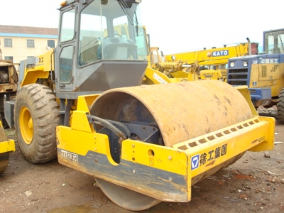 徐工18噸振動(dòng)壓路機(jī)產(chǎn)品圖片