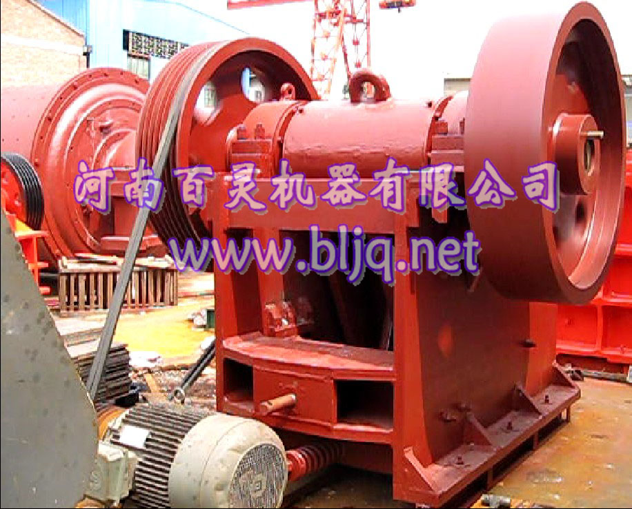 鄂式破碎機(jī)產(chǎn)品圖片