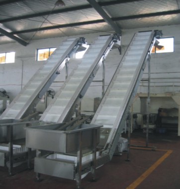 模塊式塑料網(wǎng)帶輸送機產(chǎn)品圖片