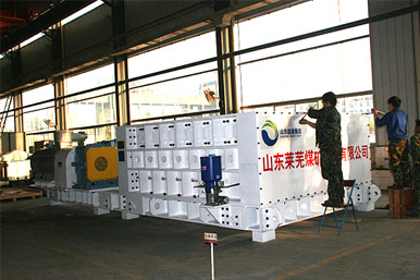 萊蕪煤機公司試制成功6000噸/時雙齒輥破碎機