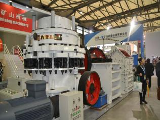 2014寶馬展大連一重攜主打產(chǎn)品重磅來襲