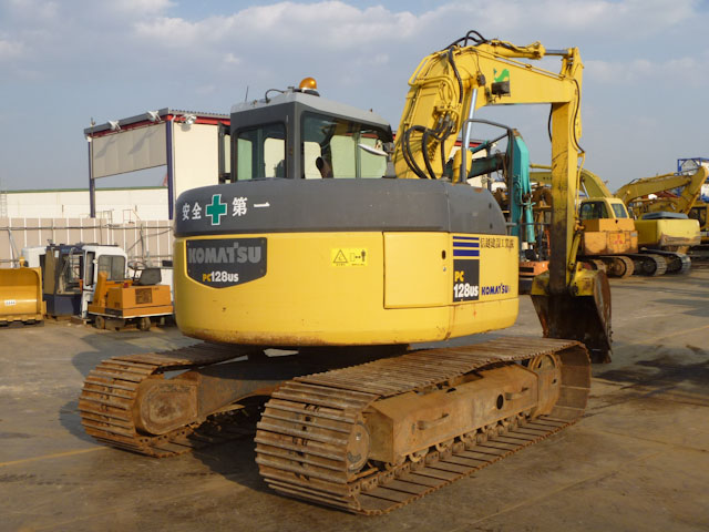 二手中型挖掘機