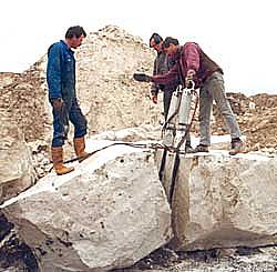 礦山高出材率替代炸藥開采破碎機械