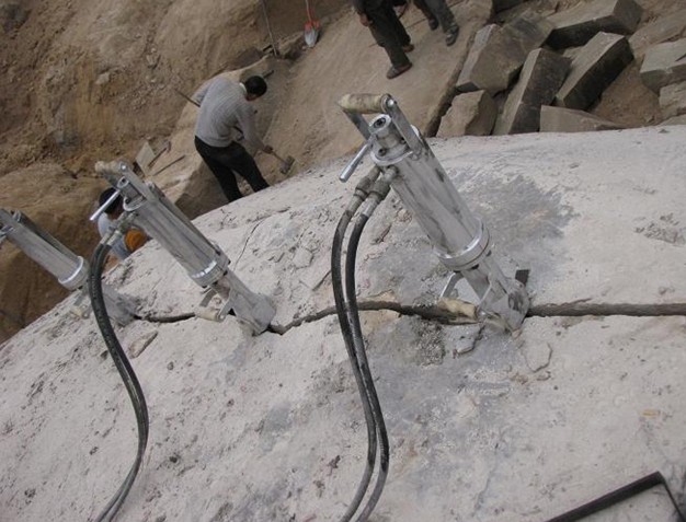 玉礦荒料分解玉石大塊開(kāi)采機(jī)械產(chǎn)品圖片