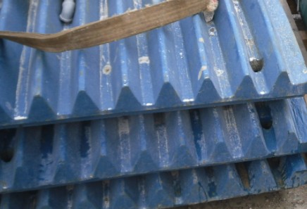 供應(yīng)球磨機(jī)耐磨襯板產(chǎn)品圖片