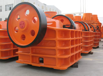 河南鑫鑫專業(yè)生產(chǎn)鄂式破碎機經(jīng)久耐用價格合理產(chǎn)品圖片