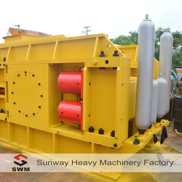 液壓對輥式破碎機產(chǎn)品圖片