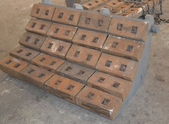 廠家直銷高效耐磨反擊襯板產(chǎn)品圖片