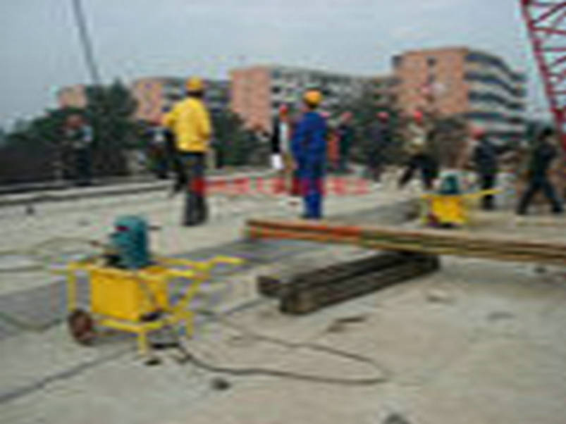 道路混凝土設(shè)備破碎機(jī)