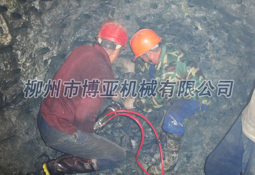 巷道頂管開挖設(shè)備