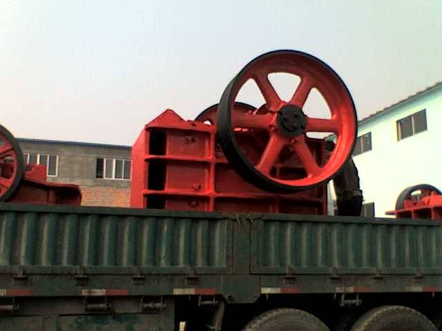 供應(yīng)250×750型顎式破碎機(jī) 礦石破碎機(jī) 細(xì)碎顎式破碎機(jī) 產(chǎn)品圖片