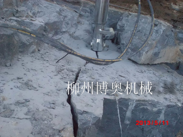 巖石破解機(jī) 礦山開(kāi)采設(shè)備 隧道掘進(jìn)設(shè)備 巖石分裂機(jī)產(chǎn)品圖片