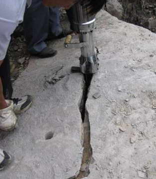 石頭破開器如何實現(xiàn)頑石分解產(chǎn)品圖片