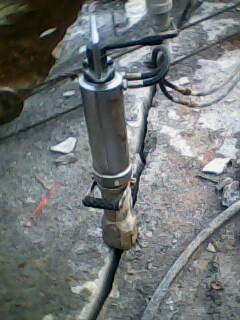 巖石開裂設(shè)備分裂槍-非爆破拆除巖石產(chǎn)品圖片