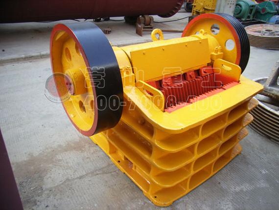 山東大型顎式破碎機(jī)廠家研發(fā)應(yīng)對(duì)發(fā)展礦石硬巖加工的重要角色