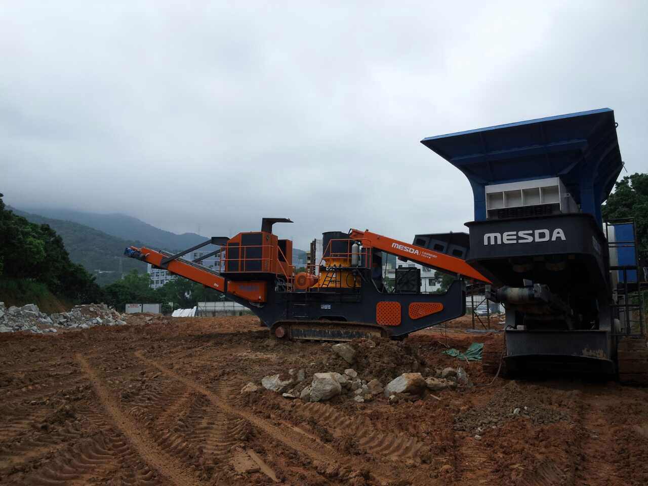 MESDA履帶式移動(dòng)破碎站