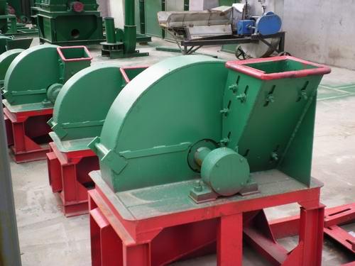 刨花機主要用來批量生產厚度均勻的薄片