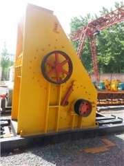 河南1200x1000移動式雙級粉碎機(jī)