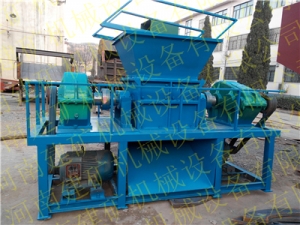 河南新型橡膠塑料撕碎機(jī)，塑料桶粉碎機(jī)產(chǎn)品圖片