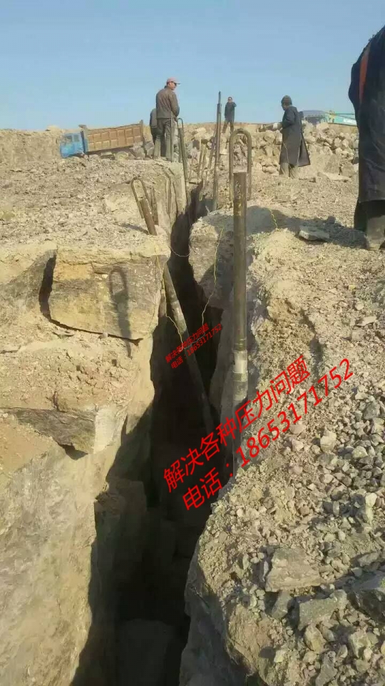 露天開采爆破新技術(shù)二氧化碳氣爆機