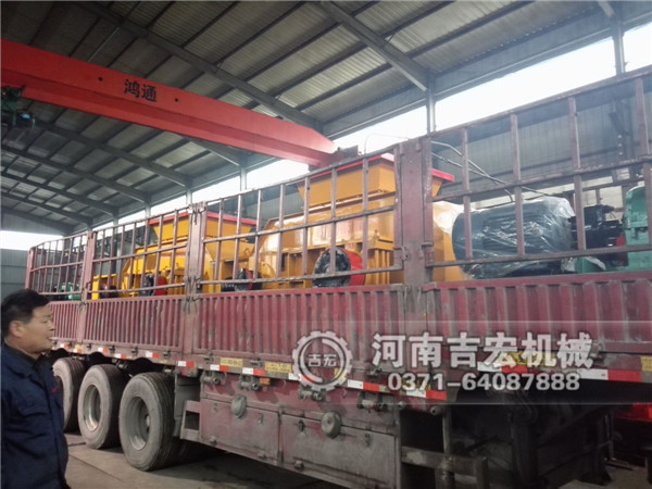 采石場破碎機(jī)廠家，砂石料場機(jī)械哪m8產(chǎn)品圖片