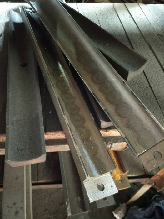 上海山寶PE400X600破碎機(jī)肘板墊槽