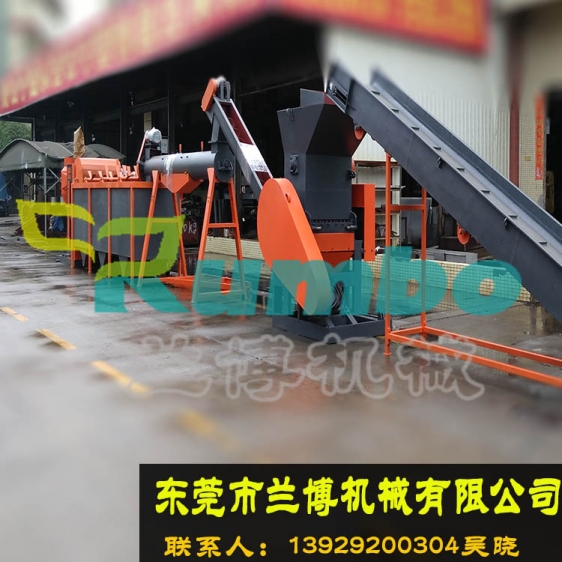 中空塑料飲料瓶脫標(biāo)破碎清洗線設(shè)備產(chǎn)品圖片