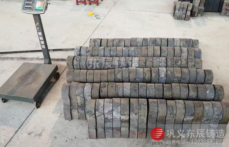 大型水泥生產(chǎn)線合金破碎機(jī)耐磨錘頭