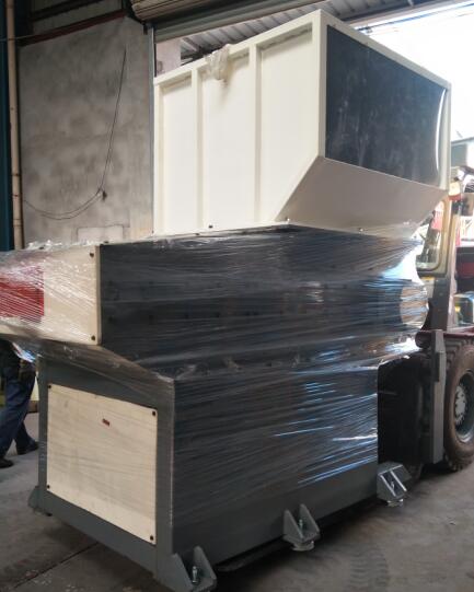 TPU塊料單軸撕碎機(jī)