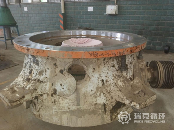 維修美卓GP300圓錐破碎機(jī)（頑石破）上下架體合口及