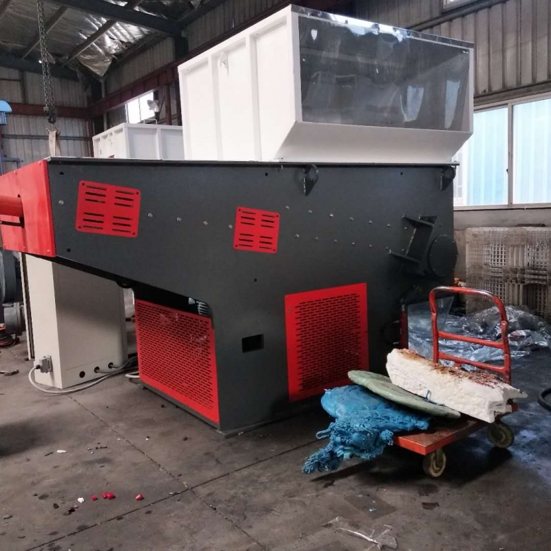 PC硬塊料單軸撕碎機產(chǎn)品圖片