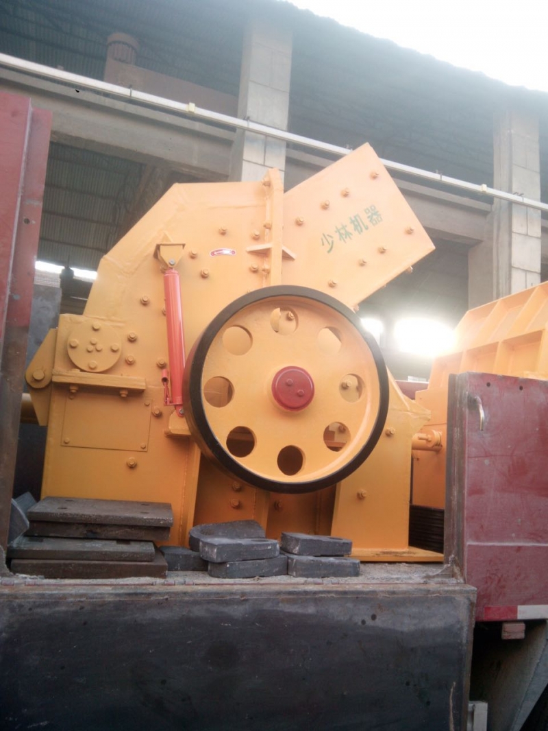 供應(yīng)河南少重礦石破碎機(jī)，錘式破碎機(jī)