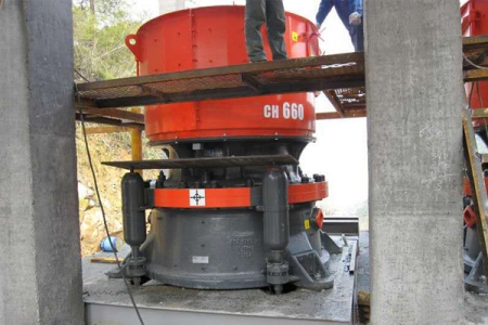 液壓圓錐破碎機(jī)與顎式破碎機(jī)用于不同生產(chǎn)線時(shí)的