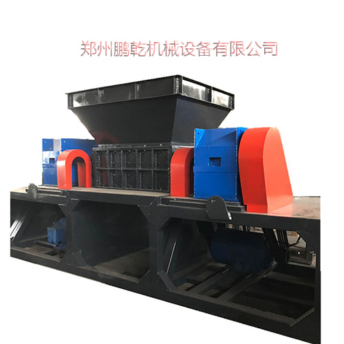 礦泉水瓶撕碎機(jī)是廢物利用環(huán)保設(shè)備