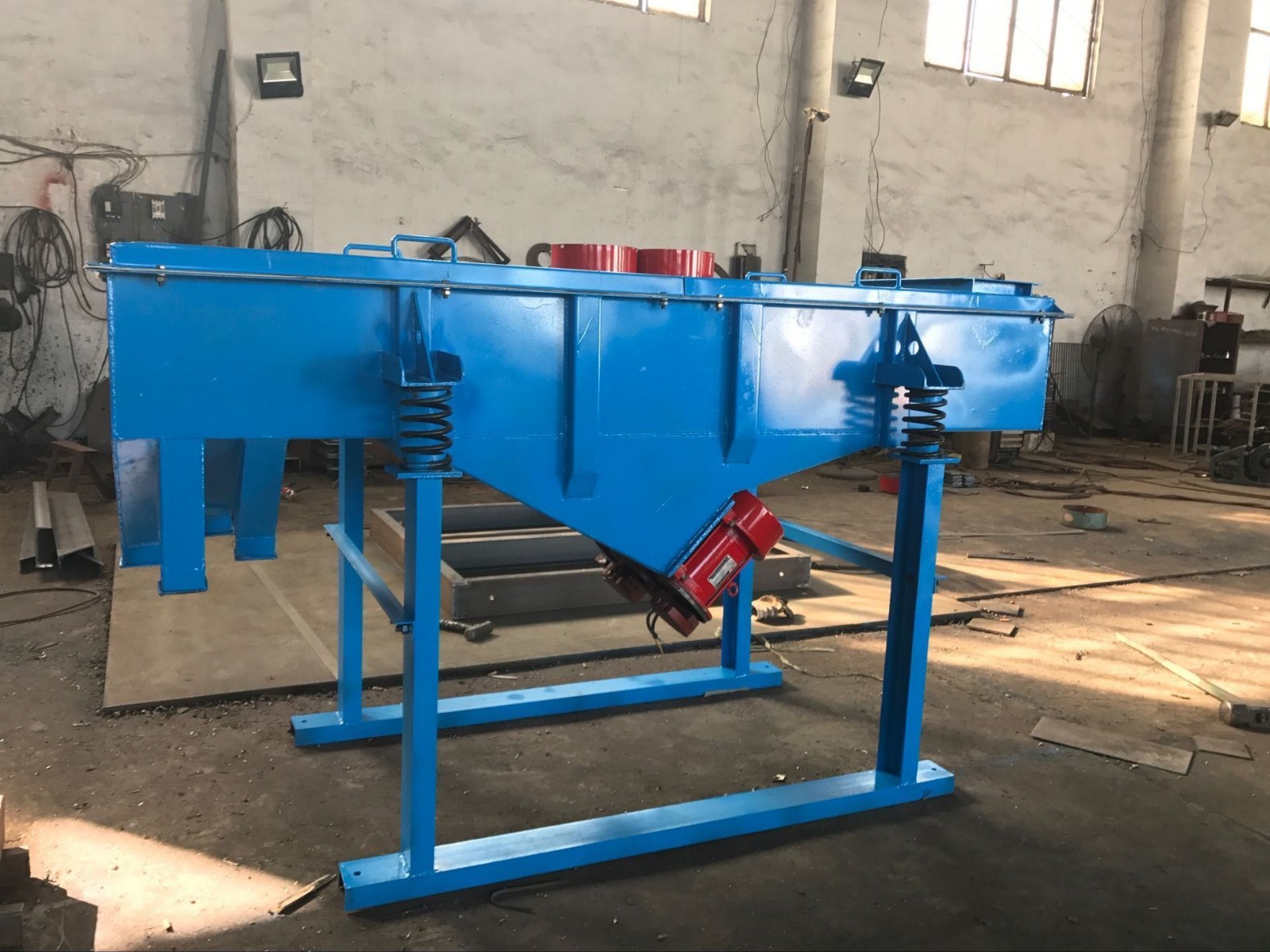 DZSF河沙分級直線篩主要特點(diǎn) 新鄉(xiāng)宏達(dá)振動電機(jī)廠產(chǎn)品圖片