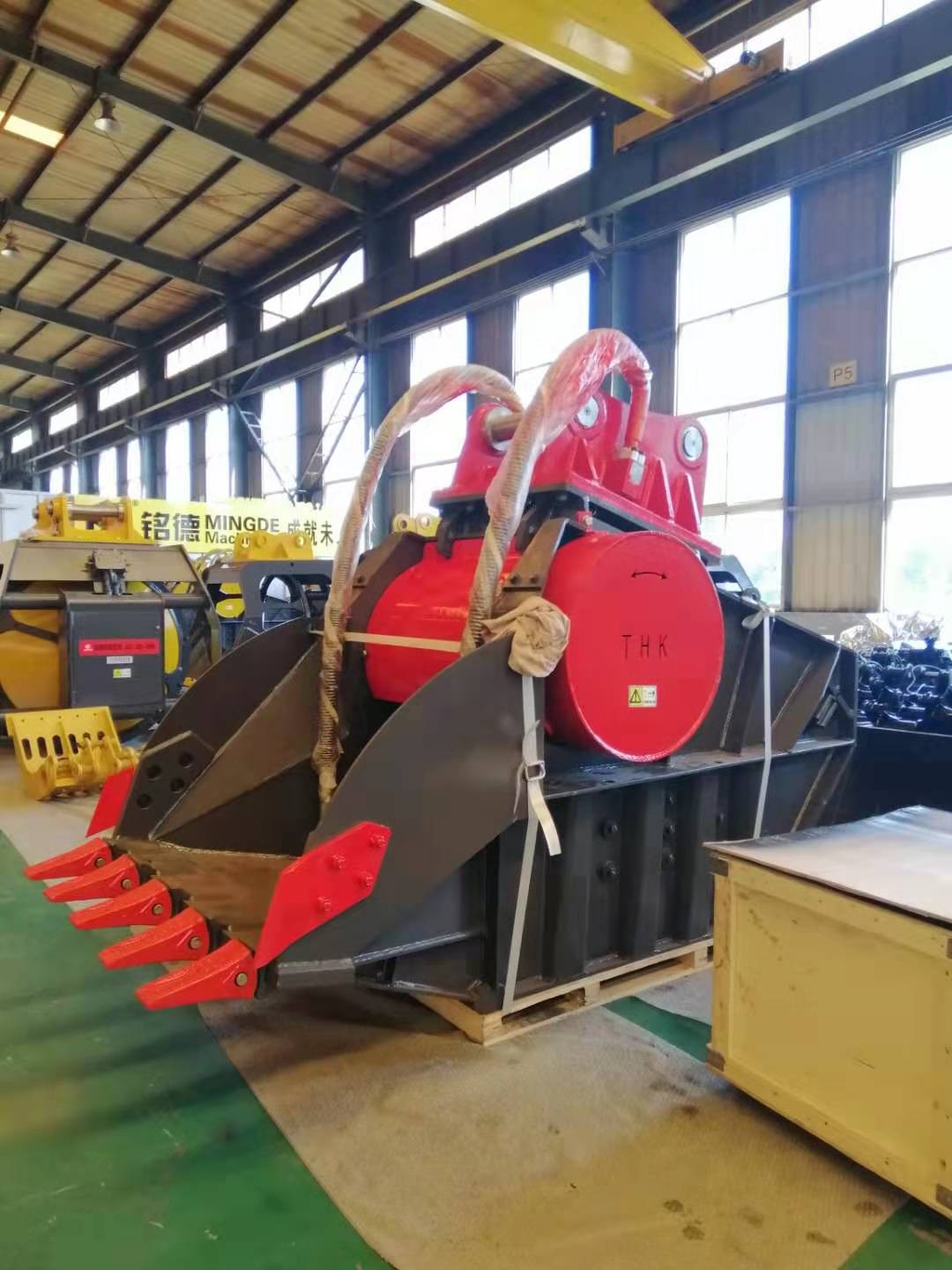 挖掘機(jī)移動破碎機(jī)