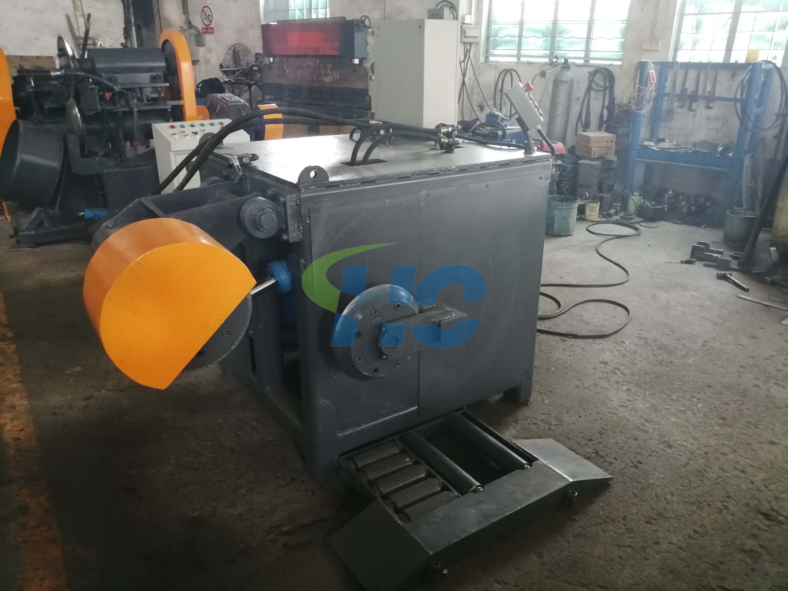 廢舊輪胎回收加工設(shè)備產(chǎn)品圖片