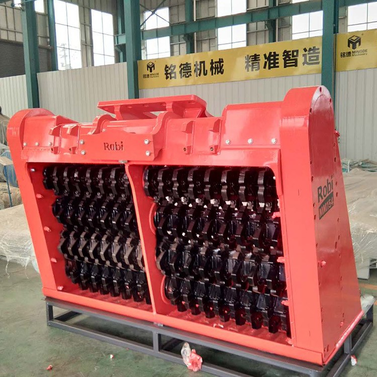 卡特330泥煤破碎篩分一體設(shè)備