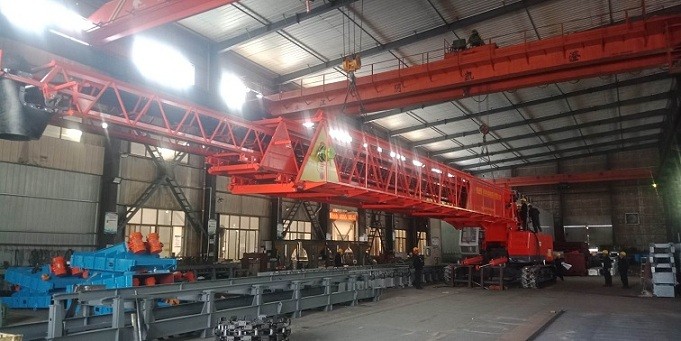 履帶式混凝土布料機(jī)設(shè)計要點(diǎn)分析