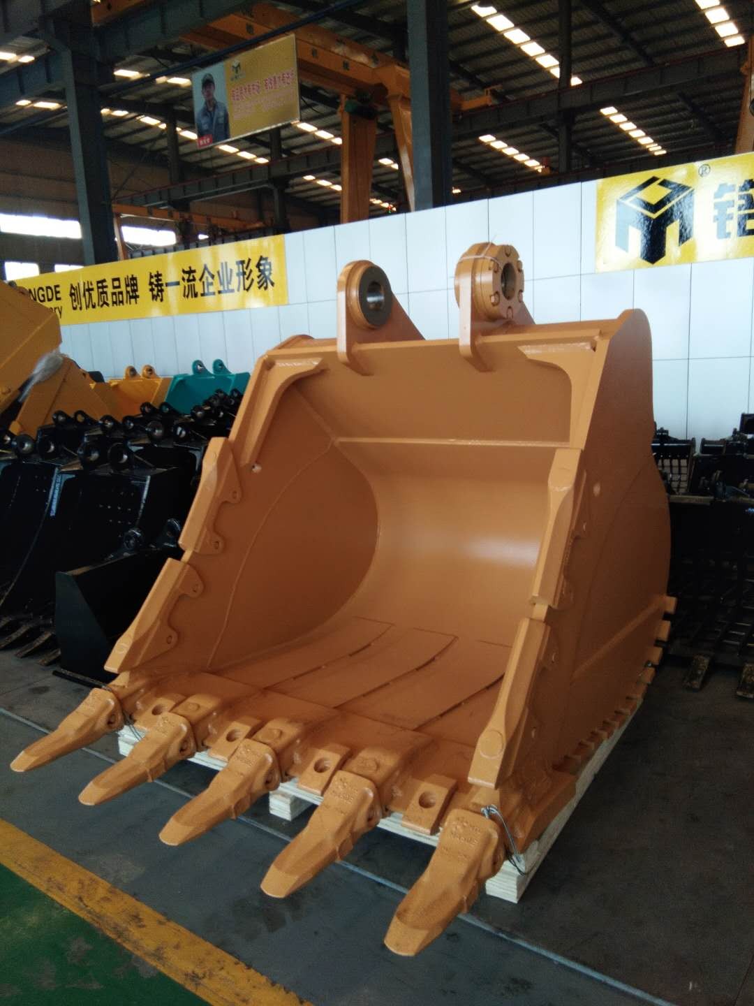 力士德450挖機(jī)礦山斗 廠家訂制各型挖機(jī)鏟斗