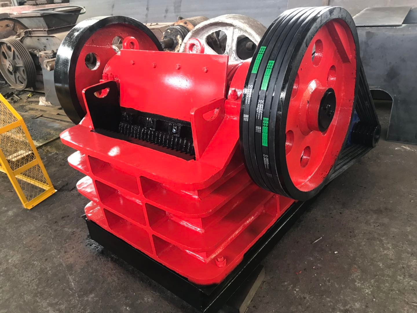 細(xì)式顎式破碎機 花崗巖破碎機PEX150x750產(chǎn)品圖片