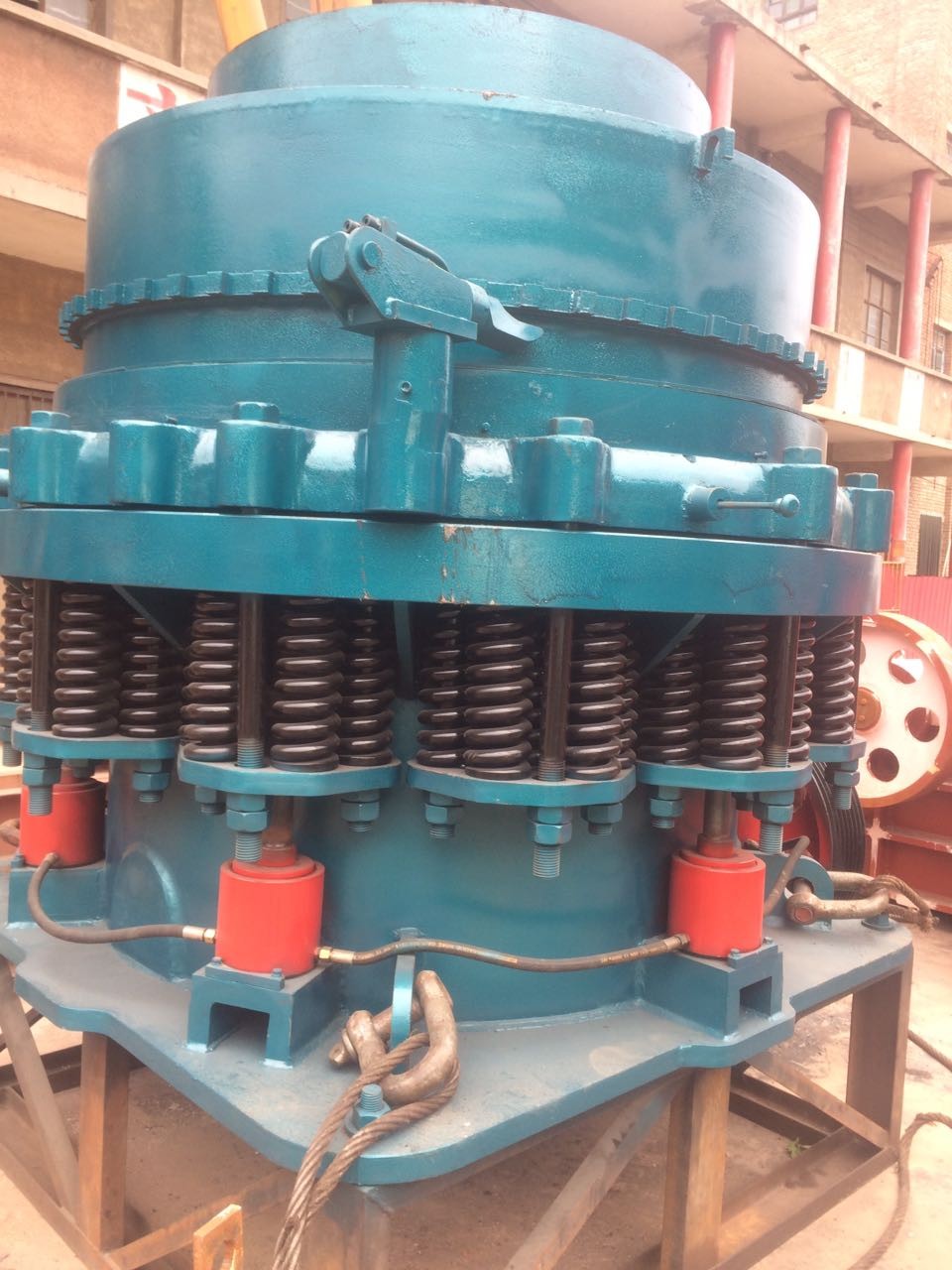 廠家直銷圓錐破碎機(jī)，型號(hào)齊全