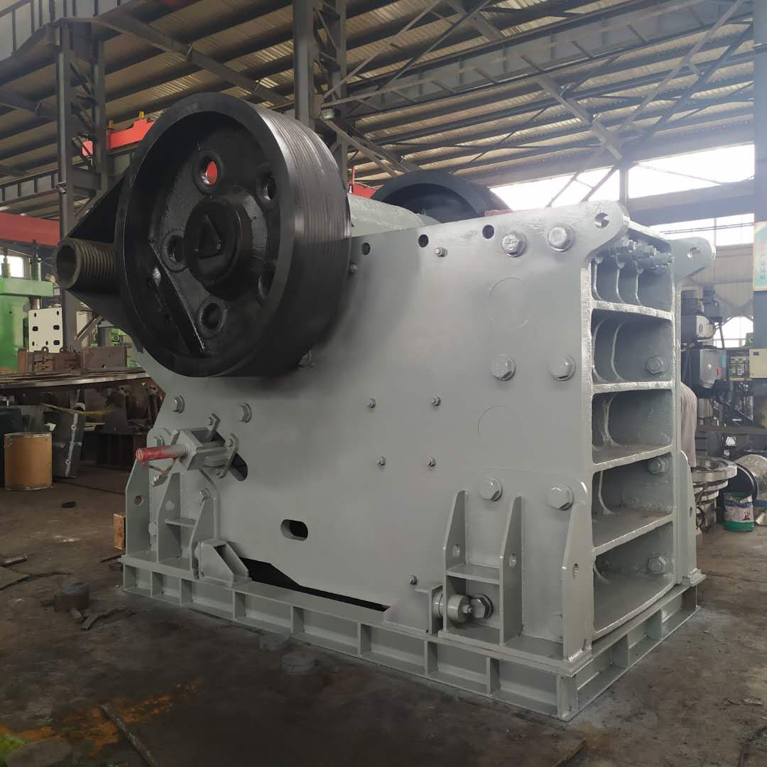 供應(yīng)新型歐版鄂式破碎機(jī)
