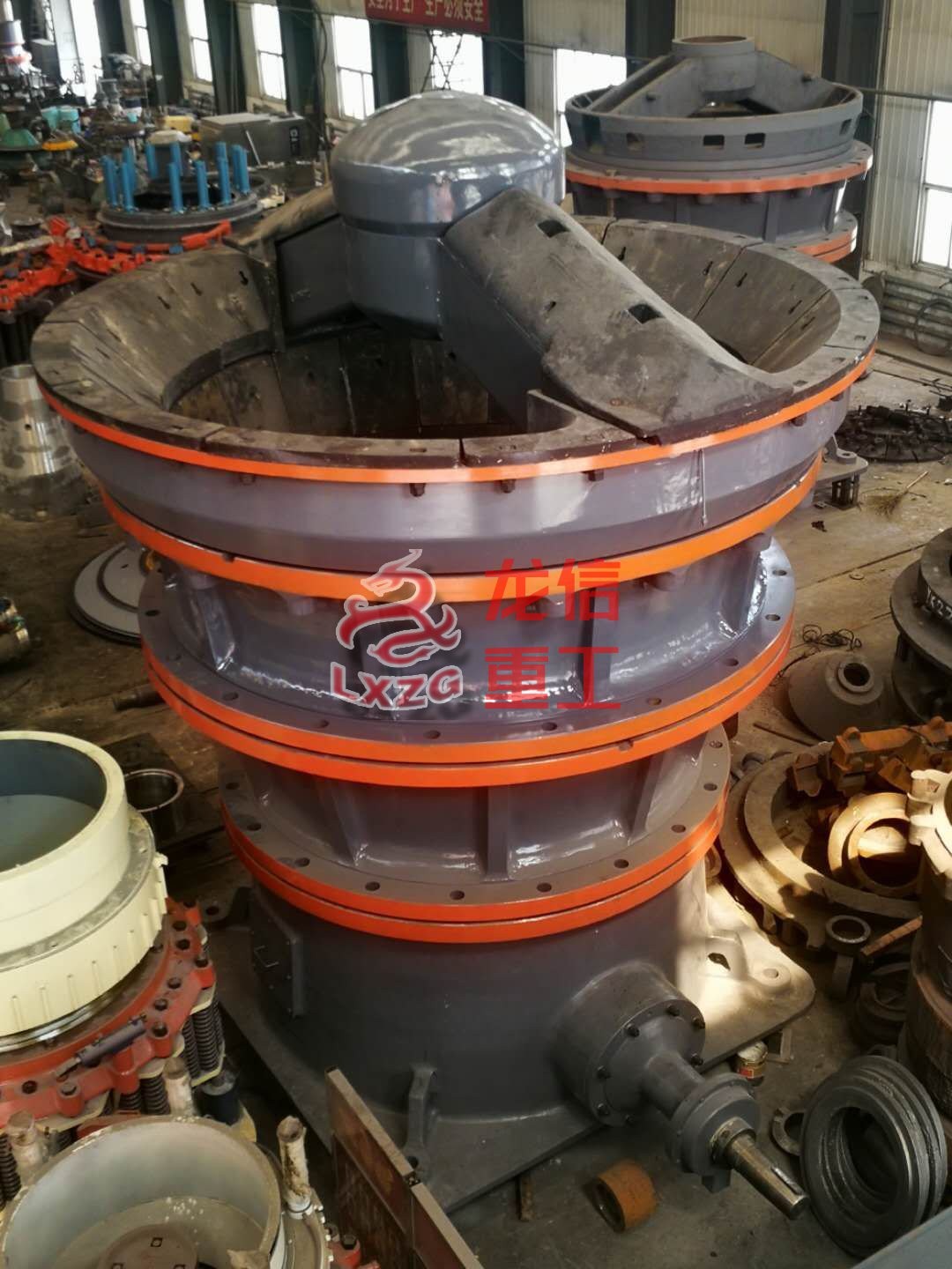 PX系列液壓旋回破碎機產(chǎn)品圖片