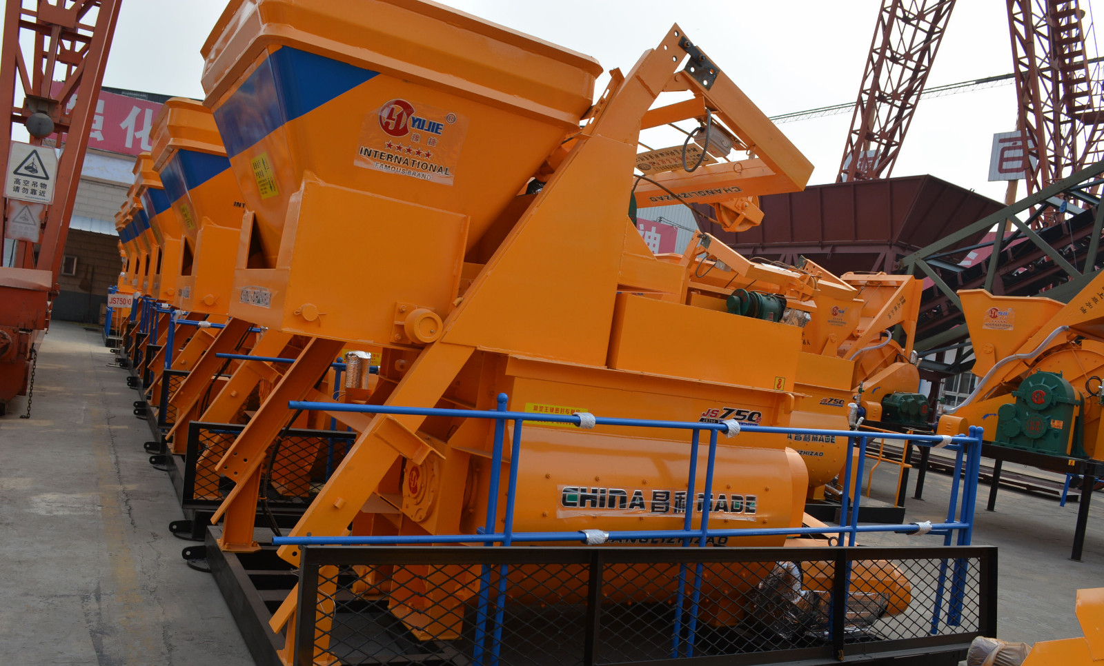 河南新鄉(xiāng)昌利雙臥軸強(qiáng)制式750混凝土攪拌機(jī)廠家直銷產(chǎn)品圖片