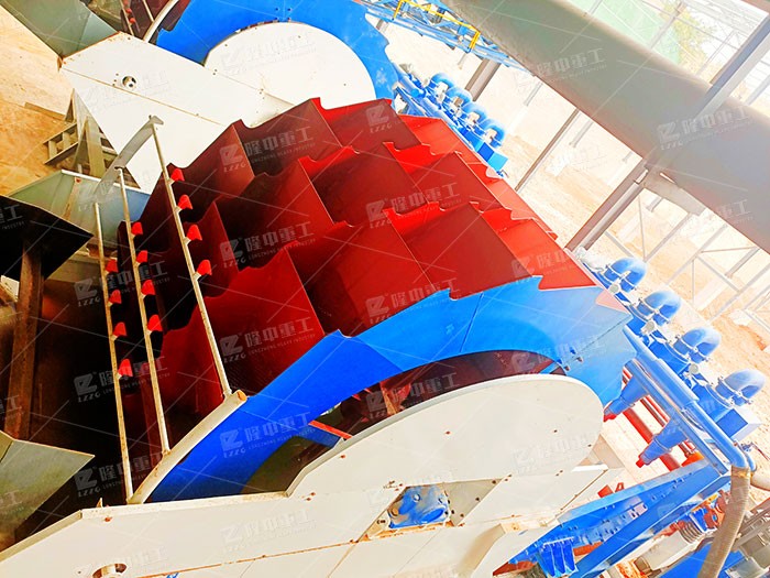 制砂洗沙機(jī)篩洗現(xiàn)場(chǎng) 石英砂輪斗式洗沙機(jī)價(jià)格