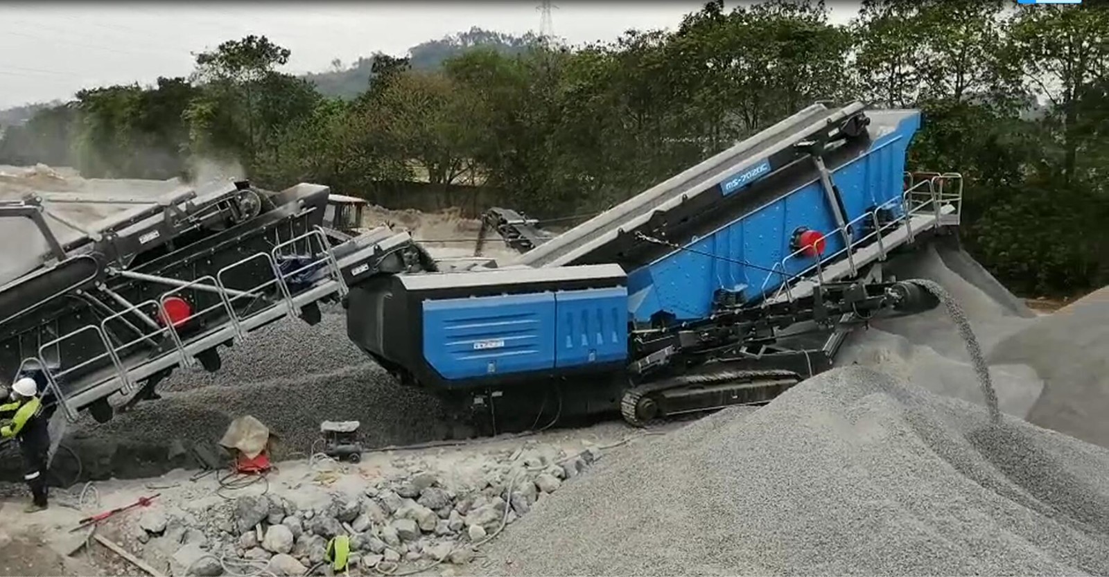 出租移動反擊式破碎機全套破碎篩分生產(chǎn)線,石灰石,青石,建筑垃圾