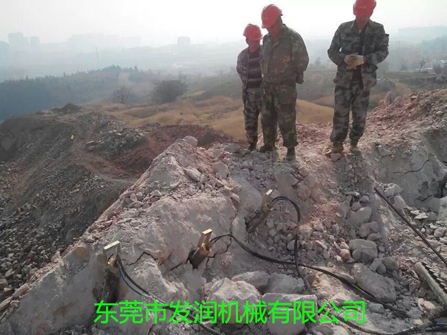 液壓巖石劈裂機