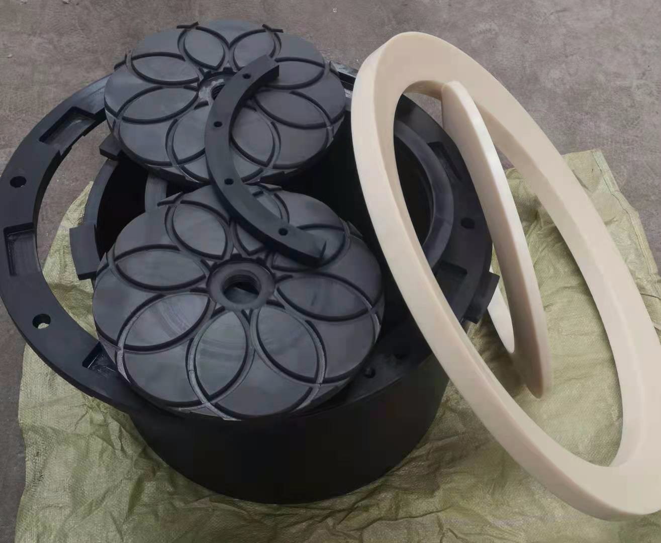 破碎機(jī)A尼龍?zhí)讖S家批發(fā)含油尼龍?zhí)?></a></span></div>
	   <ul>
	   <li><a href=